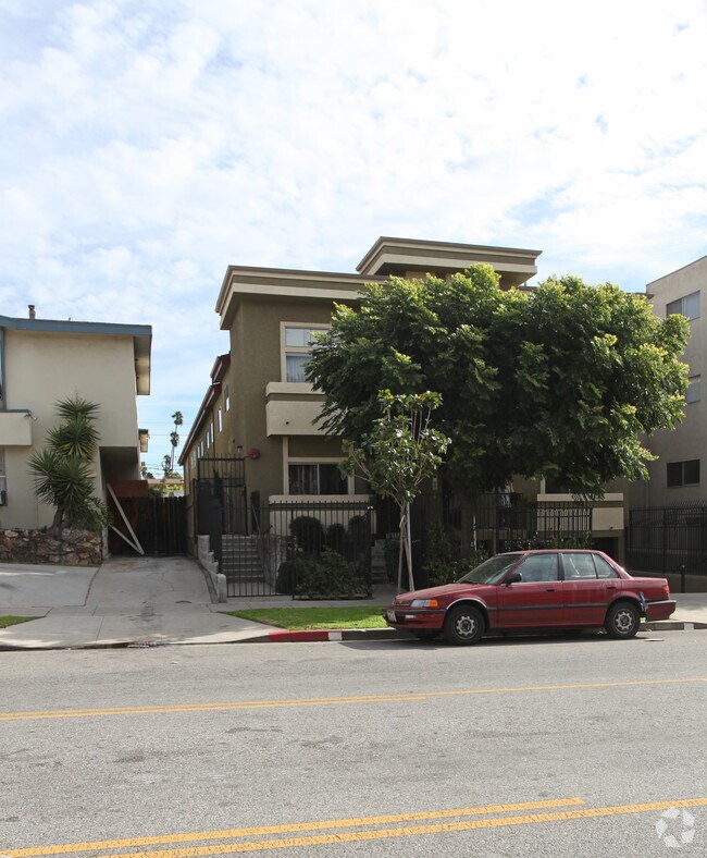 Building Photo - 1554 N Hobart Blvd