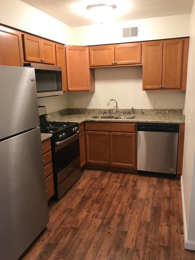 Foto principal - 504 Greenbriar Dr