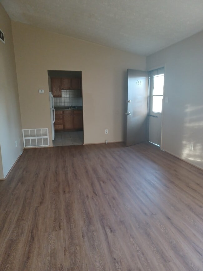 Living room - 464 Treeside Dr