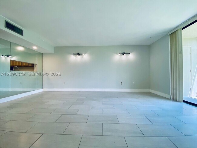 Foto del edificio - 8015 SW 107th Ave