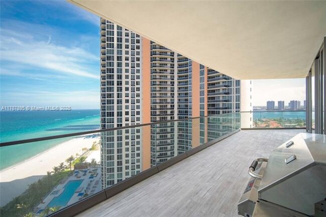 Building Photo - 18975 Collins Ave