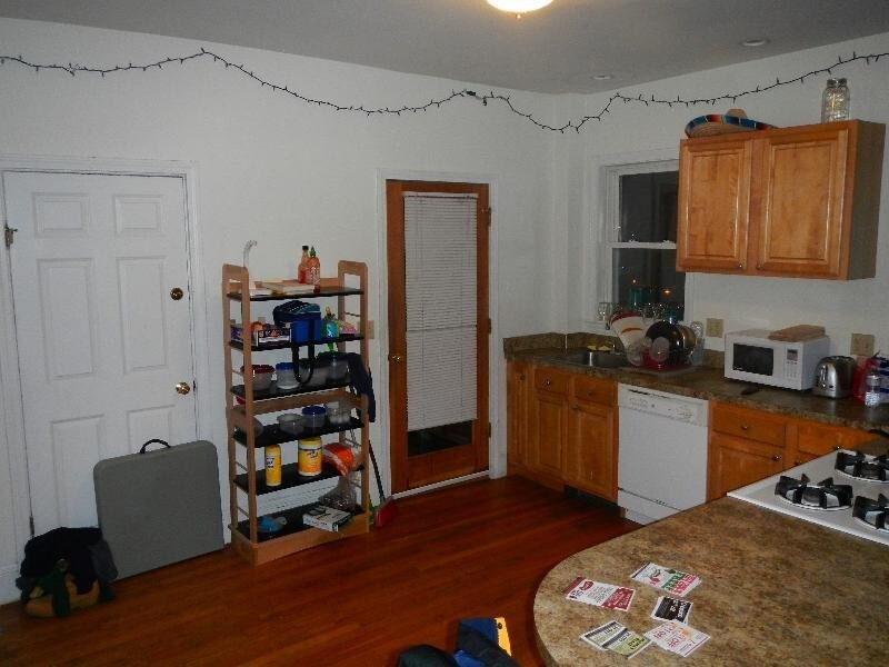 Primary Photo - 32 Fisher Ave