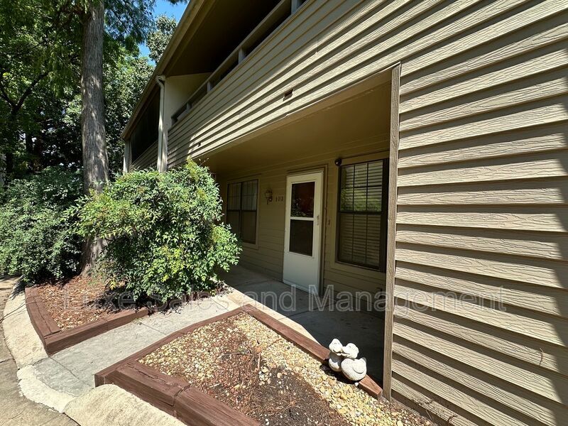 Primary Photo - 11120 N. Stratford Drive