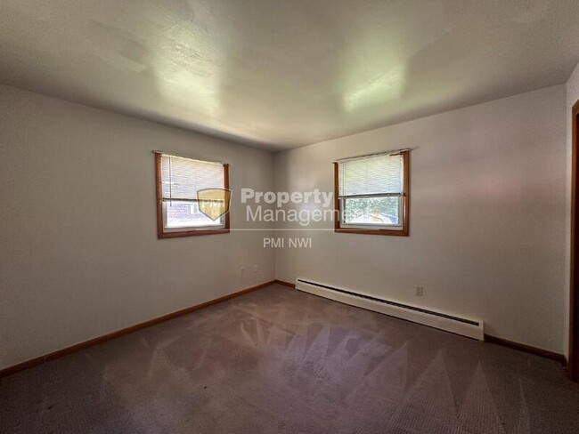 Building Photo - 2591 Parkview St