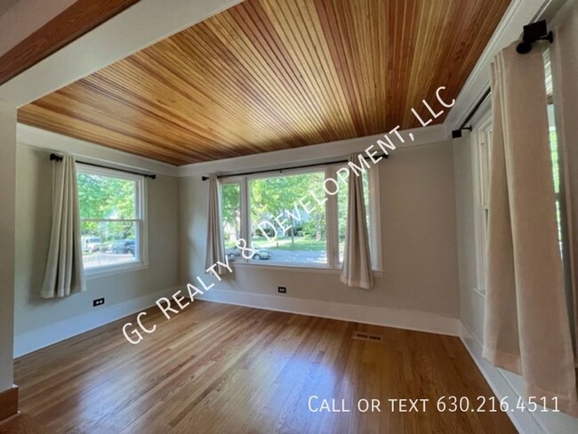 Foto del edificio - ***FULLY UPDATED / RIVER FOREST LOCATION /...