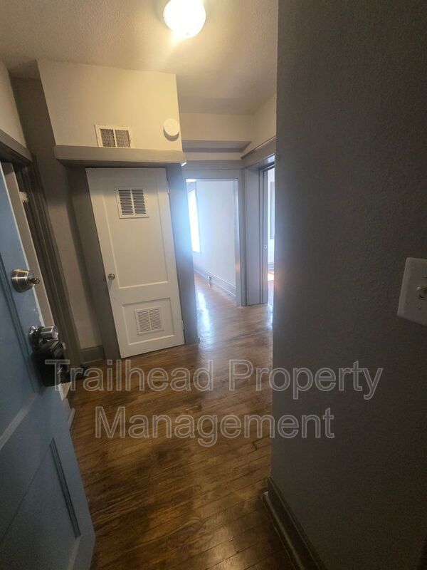 Foto del edificio - 3227 Central St
