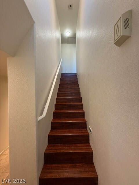 Foto del edificio - 6249 Humus Ave