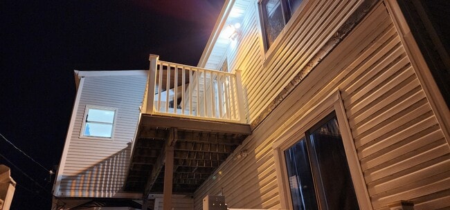 Photo - 150 E Walnut St House