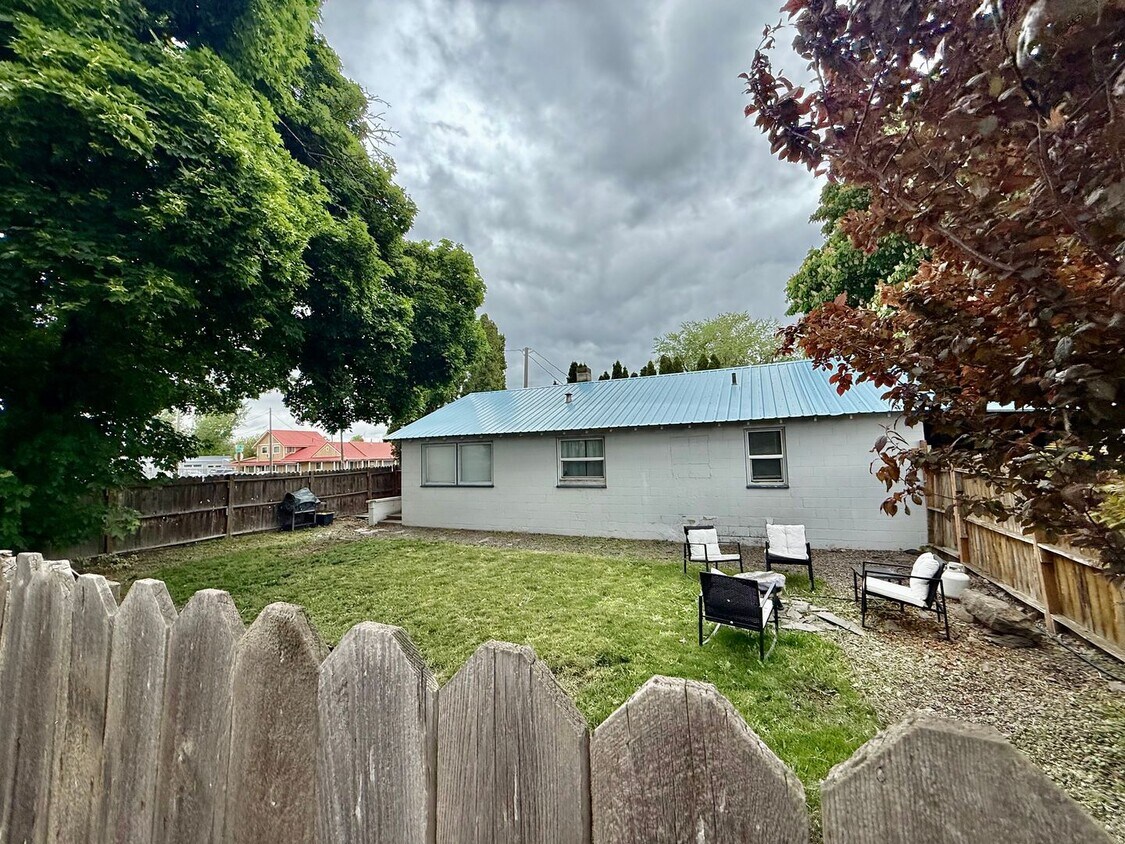 Foto principal - 10305 W 1st St