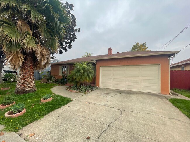 Foto del edificio - MUST SEE! BEAUTIFUL 3 BEDROOM 2 BATH HOME IN HAYWARD CA!!!