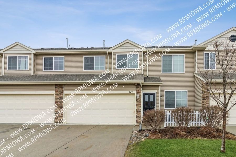 Foto principal - 3 Bedroom 2.5 Bath Townhome. Waukee Schools!!