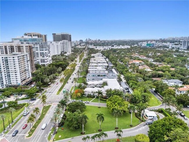 Foto del edificio - 10190 Collins Ave