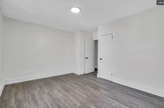 Building Photo - 6702 Oakley St