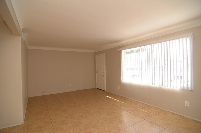 Foto del edificio - Remodeled 2 Bedroom 1 Bath Duplex! Great C...