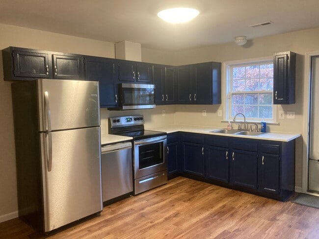 Kitchen - 1247 Forest Park Dr