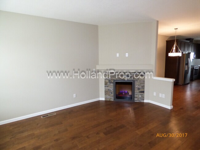 Foto del edificio - Modern Townhome with Dual Primary Suites & 2-Car Garage in Prime Beaverton Location