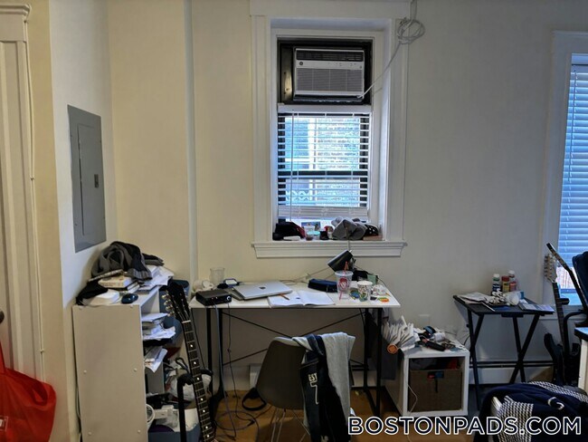 Foto del edificio - 79 Westland Ave