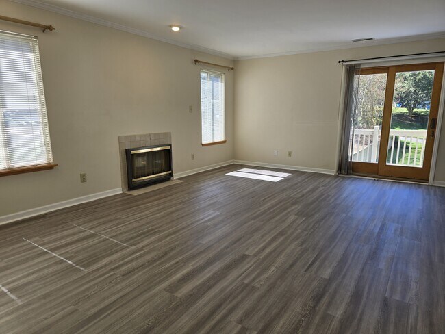 Foto del edificio - 6129 Old Plank Rd