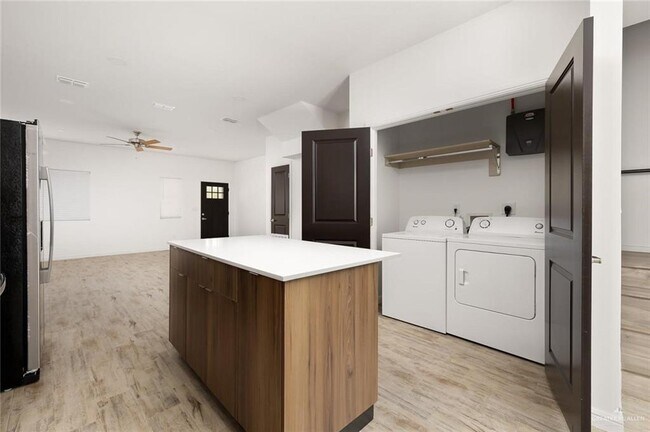 Foto del edificio - 609 Jasper St