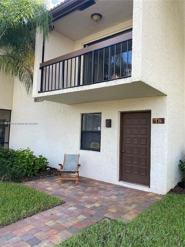 721 SE 1st Way, Deerfield Beach, FL 33441 Townhouse for Rent in