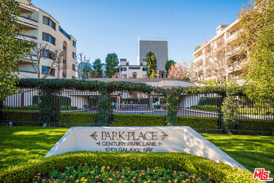 Foto del edificio - 2131 Century Park Ln