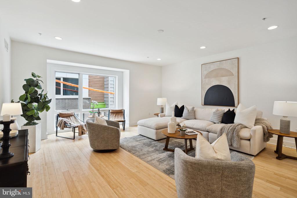 Foto principal - 1102 Hope St