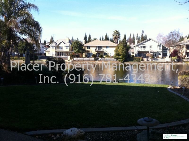 Primary Photo - 9940 Village Center Dr