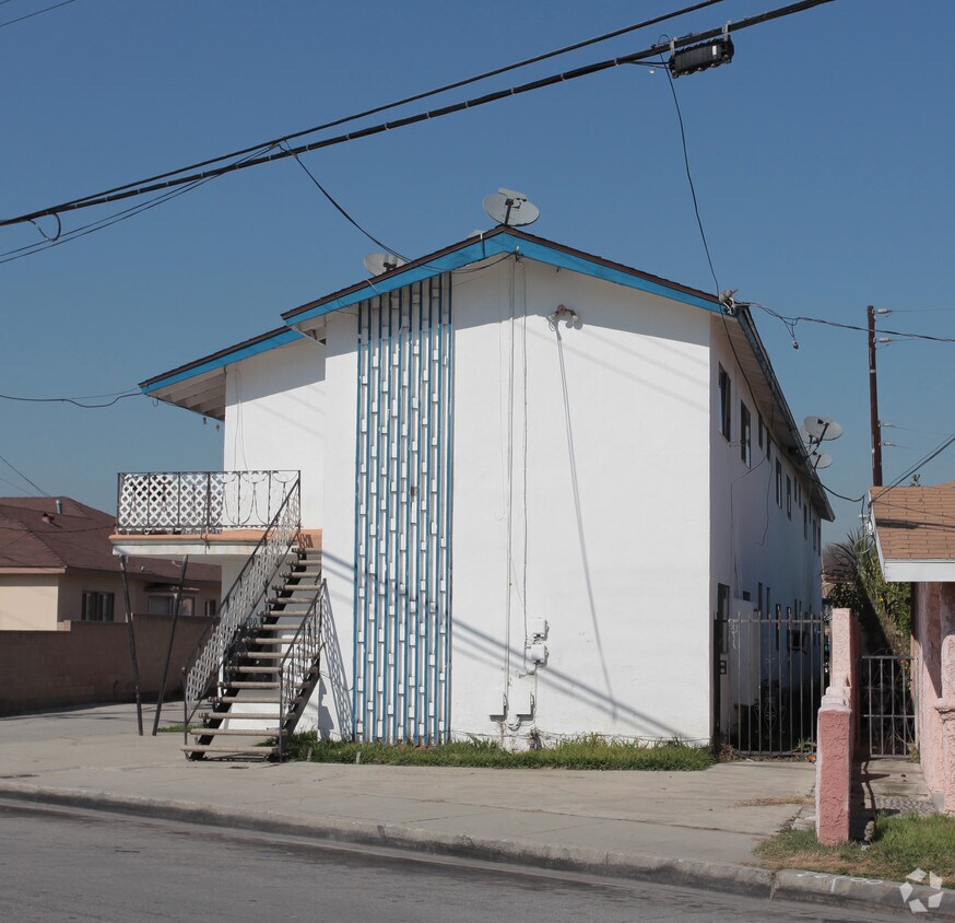 Building Photo - 10033 Flora Vista St