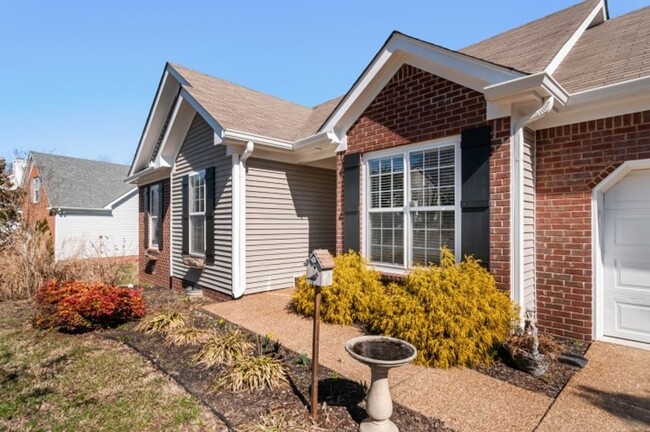 Building Photo - Sought after Williamson County Home 3/2 wi...