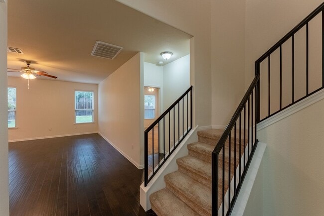 Building Photo - Stunning 5 bed / 3.5 bath in Georgetown