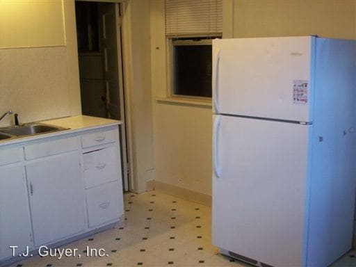 Building Photo - 2 br, 1 bath House - 455 SW Cascade