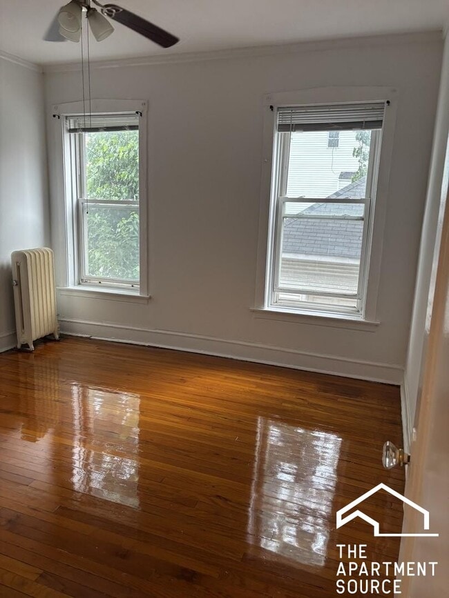 Building Photo - 1218 W North Shore Ave