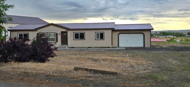 Building Photo - Irrigon Home ready to rent!!