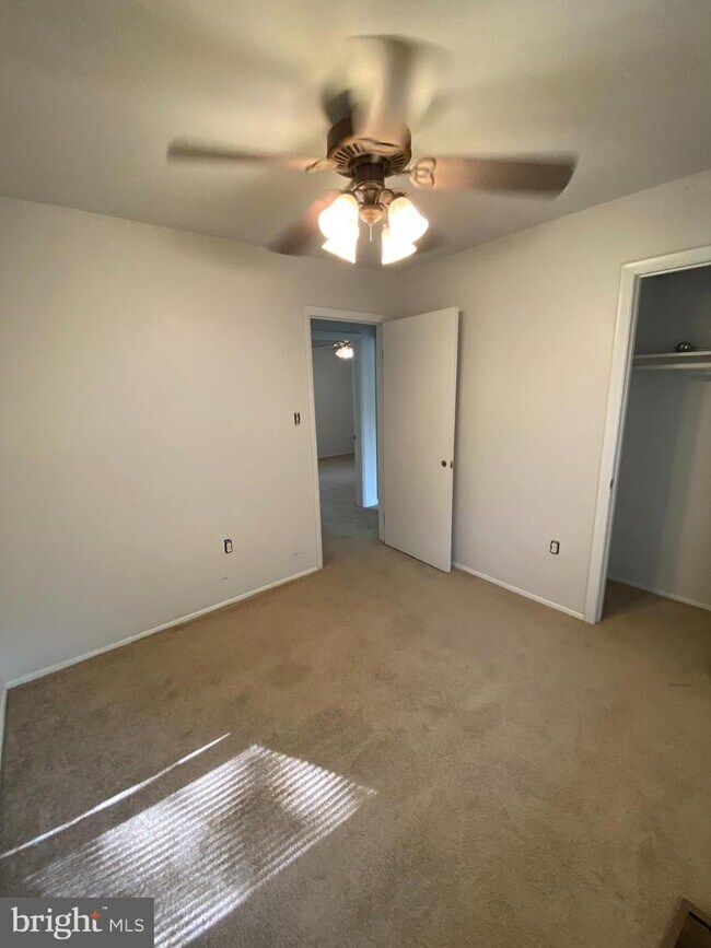 Foto del edificio - 4604 Kenwood Dr