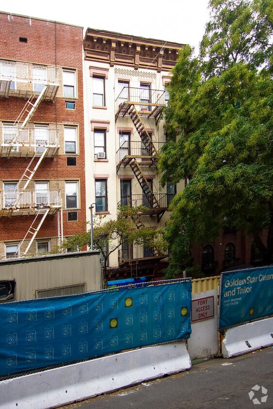 Foto principal - 309 E 83rd St