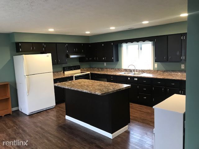 Building Photo - 3 br, 2 bath House - 821 Locust Dr