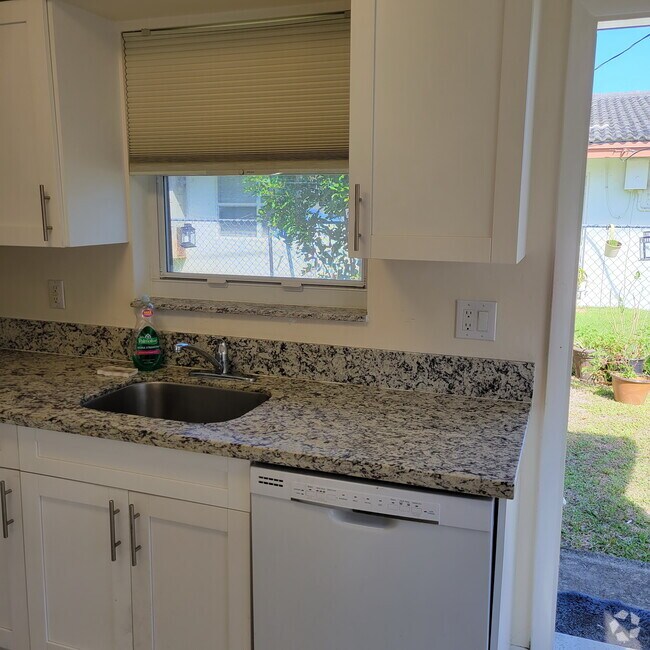 Imperial Point Apartments for Rent with a Yard Fort Lauderdale, FL