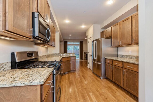 Building Photo - 17806 NE 95th Ct - 2 bedrooms