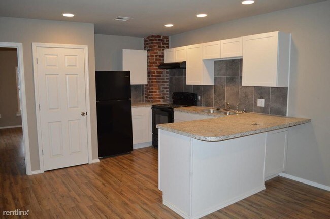 Building Photo - 721 S Olympia Ave