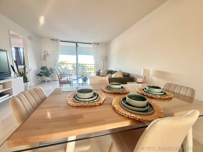 Foto del edificio - 4640 Lucerne Lakes Blvd W