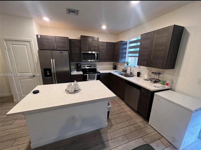 Foto del edificio - 1166 SE 23rd Ave