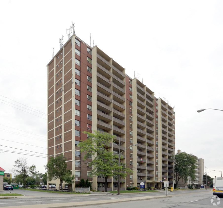 Delmonico Apartments 33 Fennell Ave E Hamilton, ON