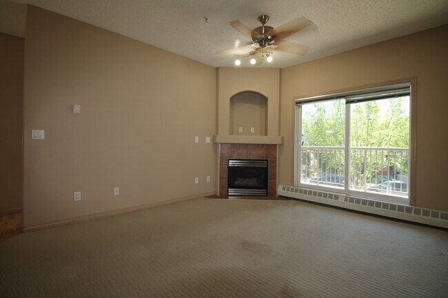 Photo du bâtiment - 5280 Terwillegar Blvd NW