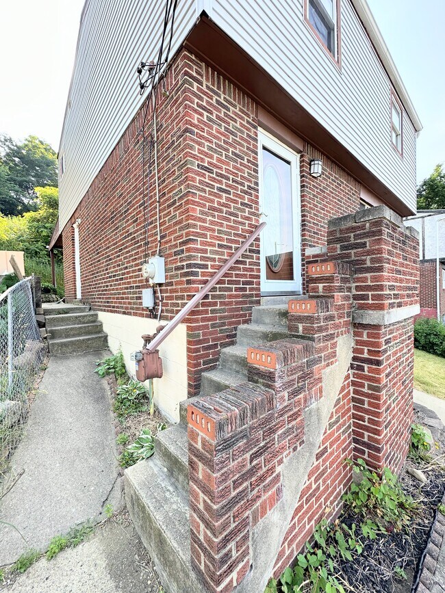 Building Photo - 1103 Delaware Ave
