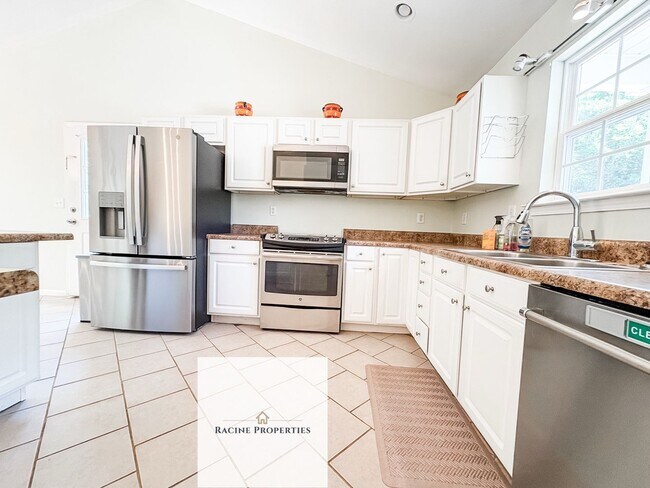 Building Photo - Charming Home in the Heart of Greenville