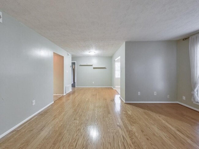 Building Photo - 5155 Roswell Rd NE