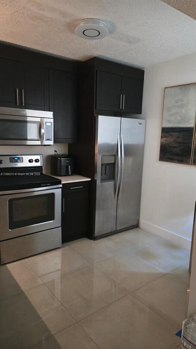 Foto del edificio - 4768 NW 114th Ave