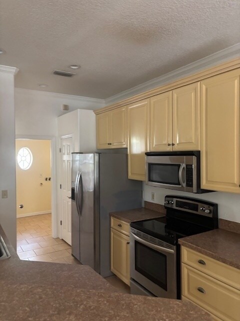 Building Photo - Beautiful Custom Built Home
