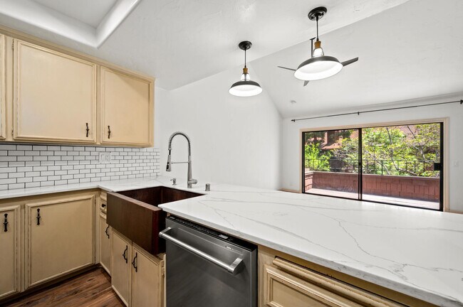 Foto del edificio - 2742 Pine Creek Cir