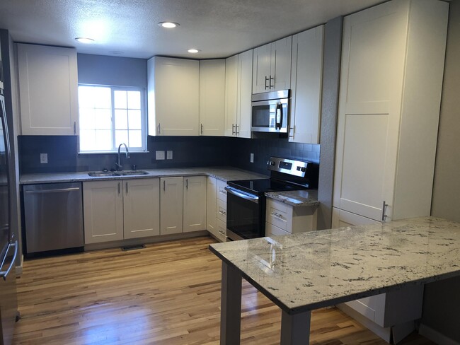 Building Photo - 1465 Red Cliff Way